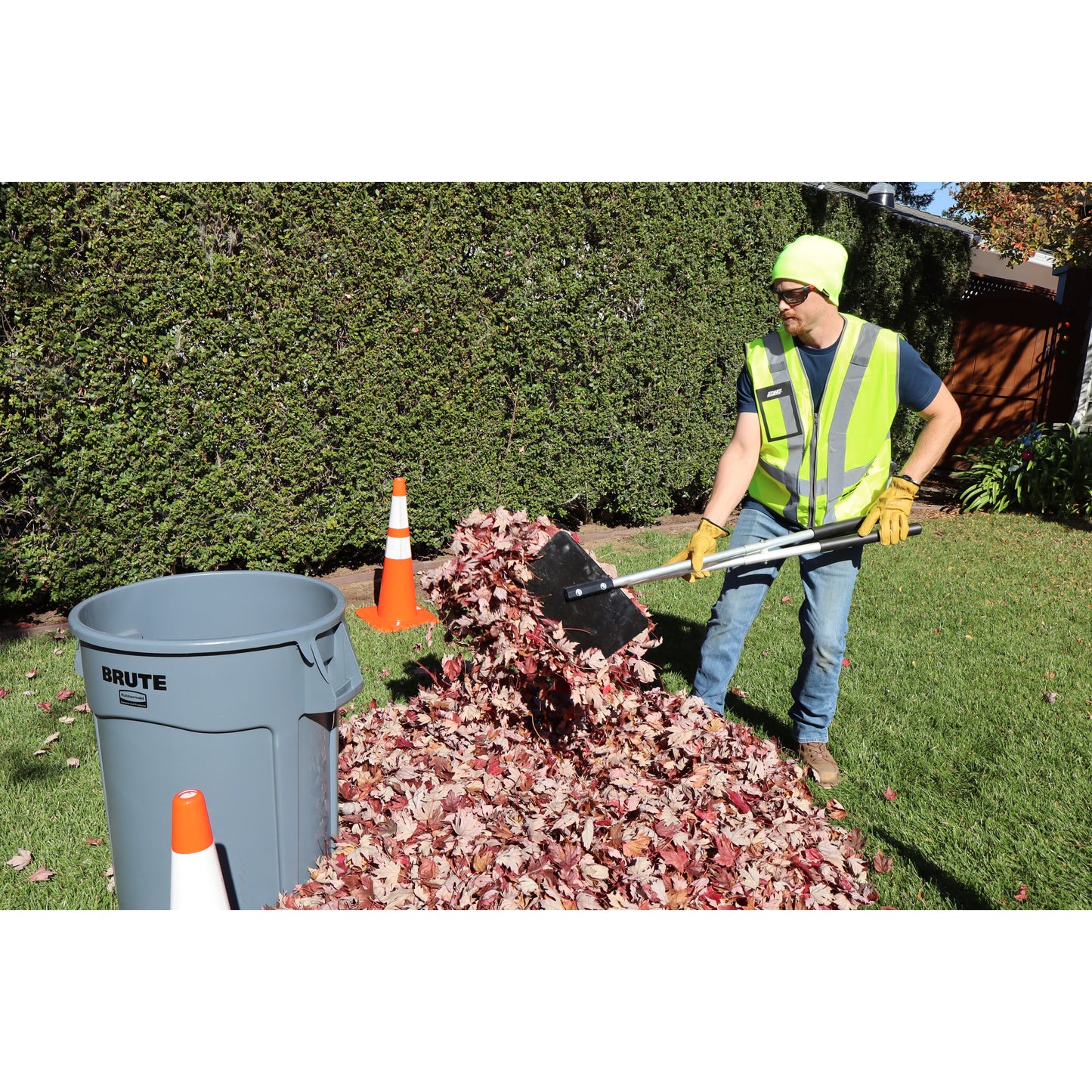 42-inch Yard Waste and Leaf Pickup Tool