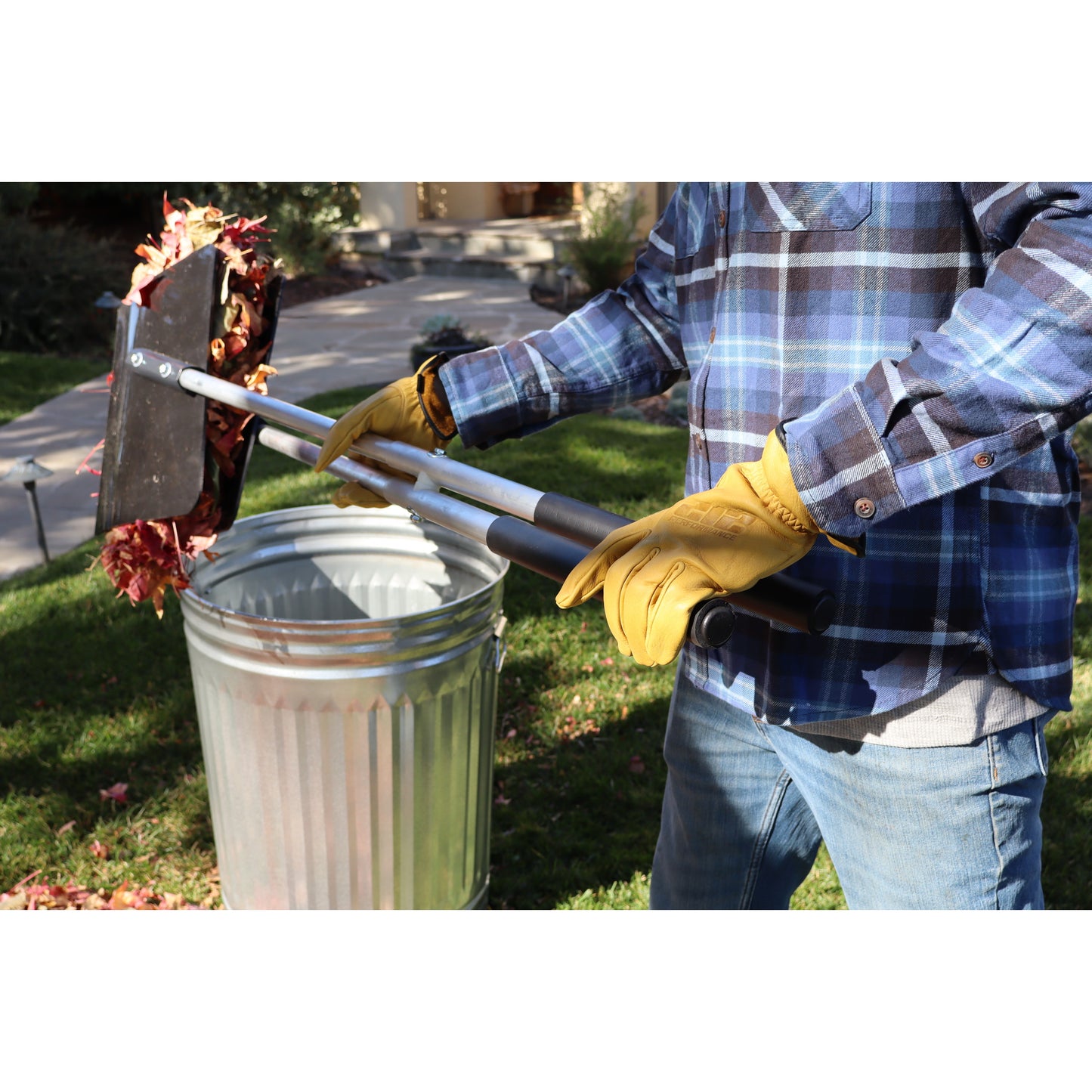 42-inch Yard Waste and Leaf Pickup Tool