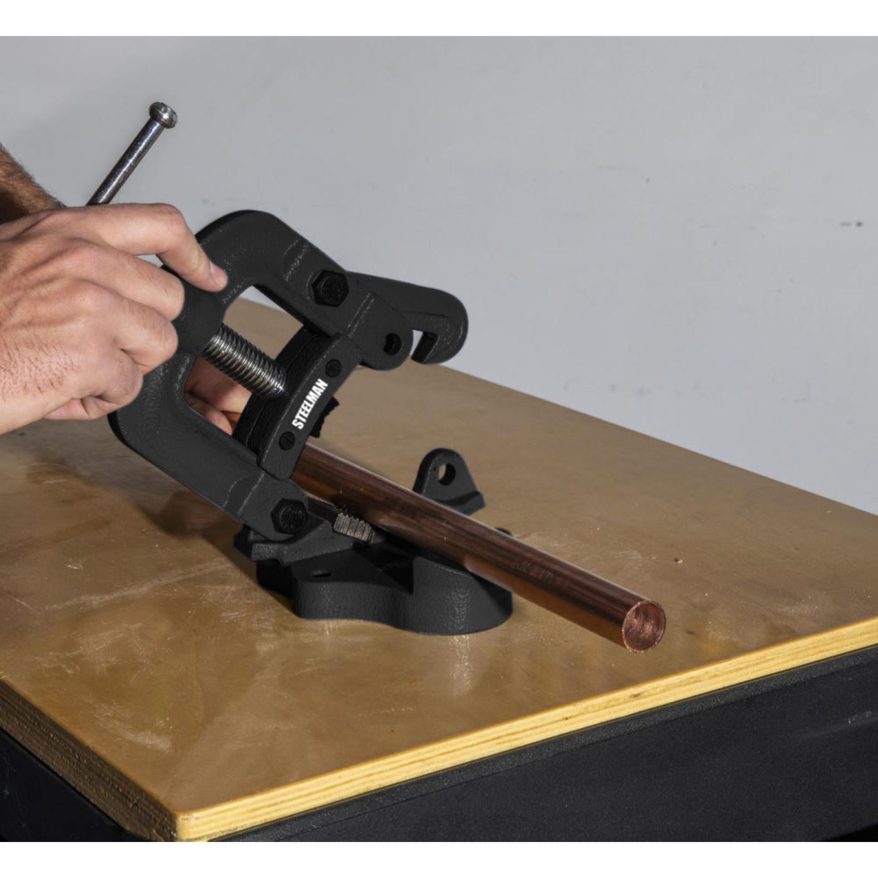 2-inch Bench Top V-Jaw Yoke Vise – Steelman Tools